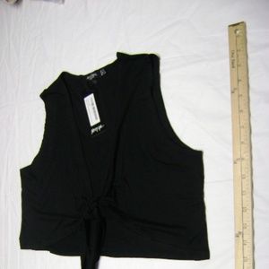 Basic Sleeveless Tie Front Crop